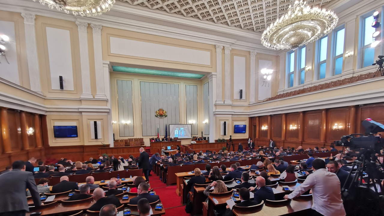  Три партии от ръководещата коалиция с декларация за Украйна, към този момент няма обща позиция на Народното събрание 