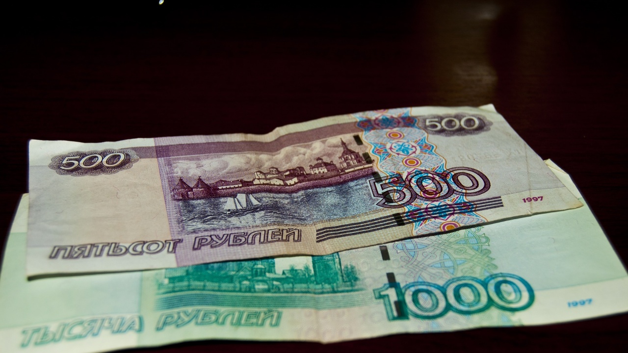 Руската рубла започна отново да отслабва в сряда, парирайки опита