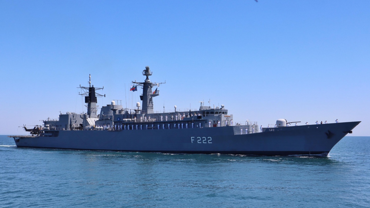 Кораби на българските Военноморски сили провеждат учения на море
