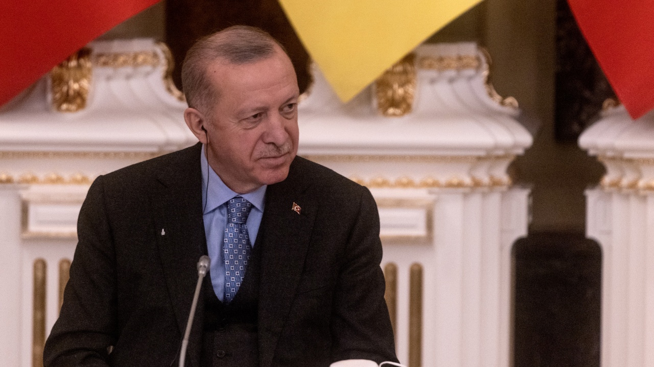  Ердоган: Няма да се откажем нито от Русия, нито от Украйна 
