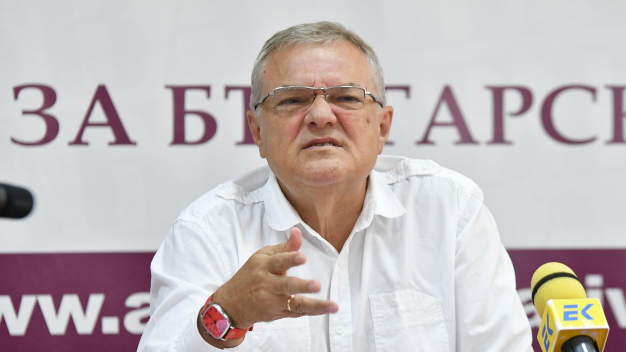 Румен Петков призова премиера Петков да не повтаря грешките на предшественика си Борисов