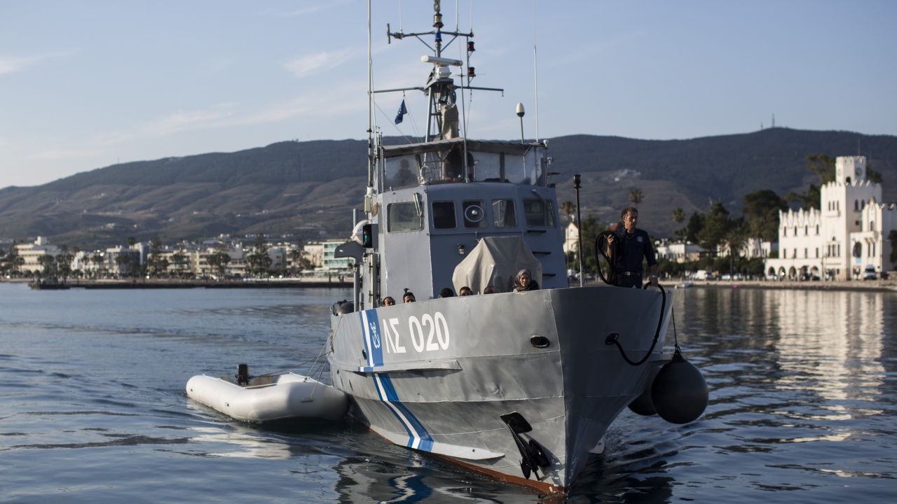 Гръцките власти заявиха в сряда, че кораб на бреговата охрана