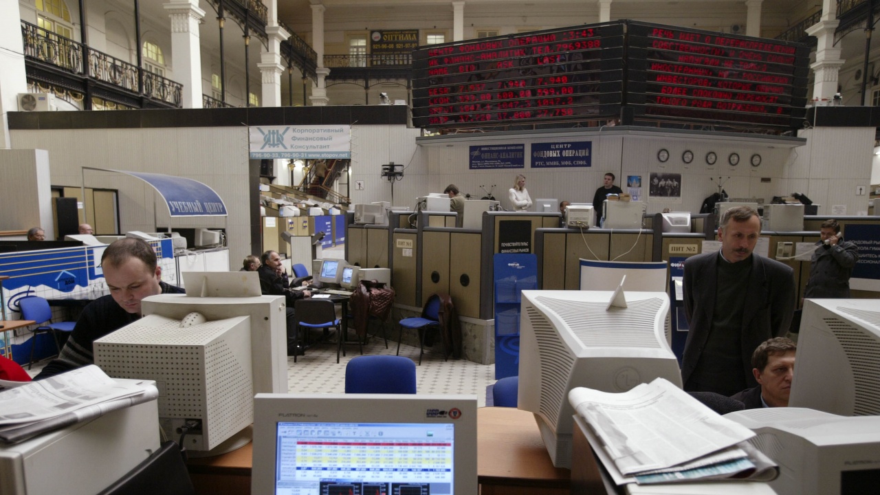  Московската борса със спад от близо 14 % при откриването на сесията 