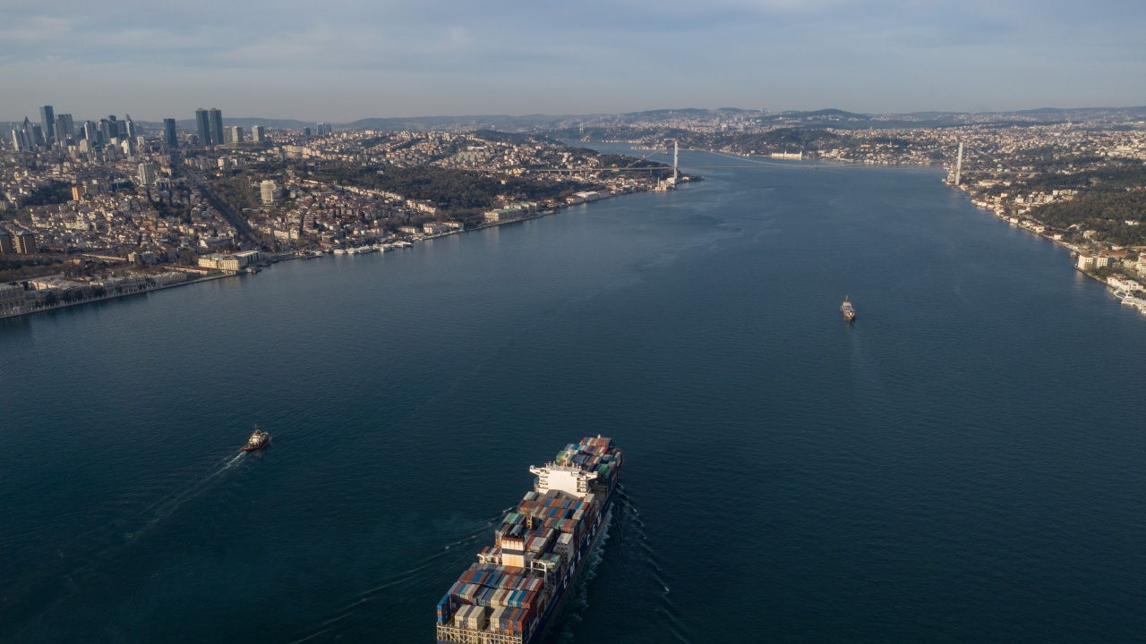 Украйна е поискала от Турция да затвори Босфора и Дарданелите за руски кораби