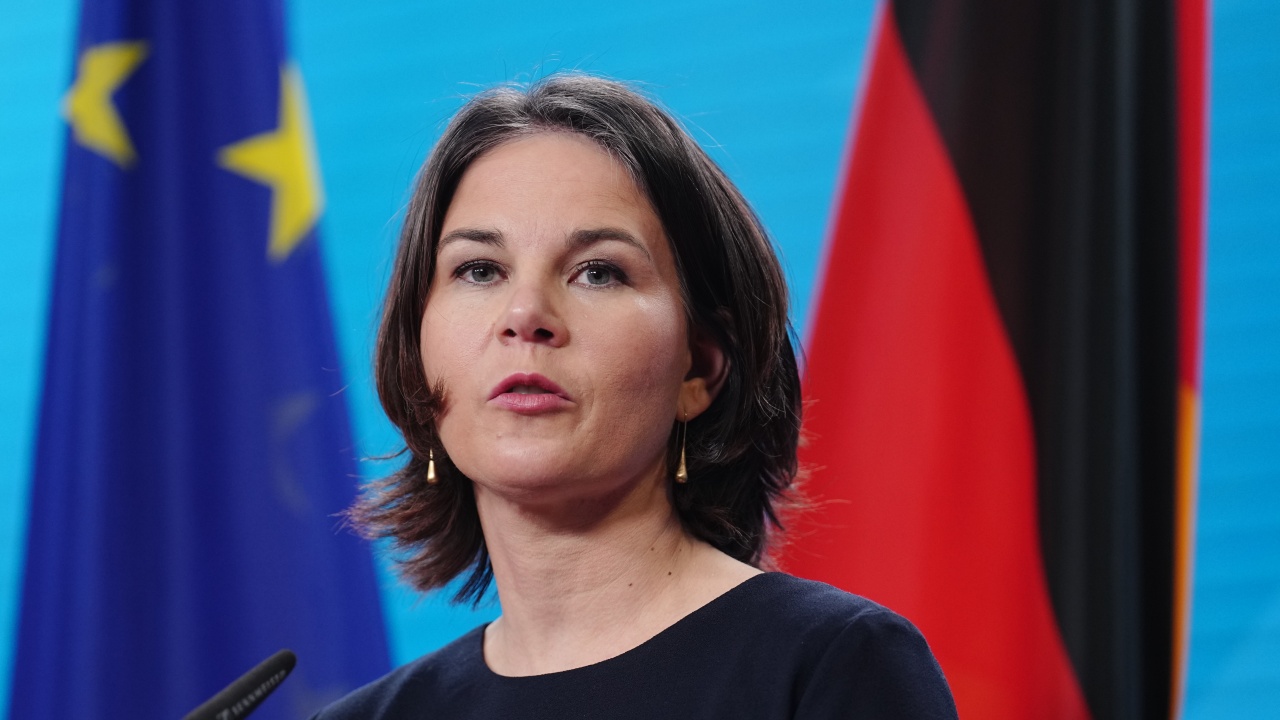 Аналена Бербок: Ще наложим пълен пакет от санкции срещу Русия