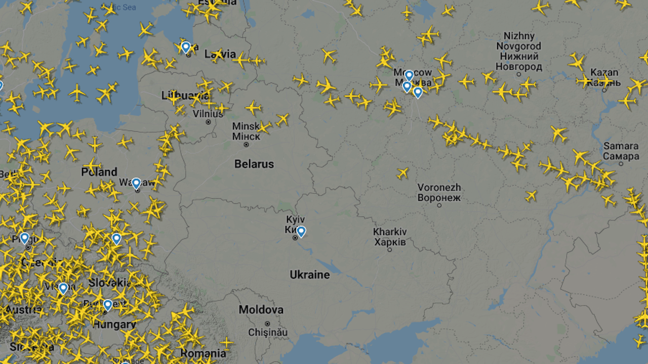 Беларус затваря част от въздушното си пространство за граждански полети,