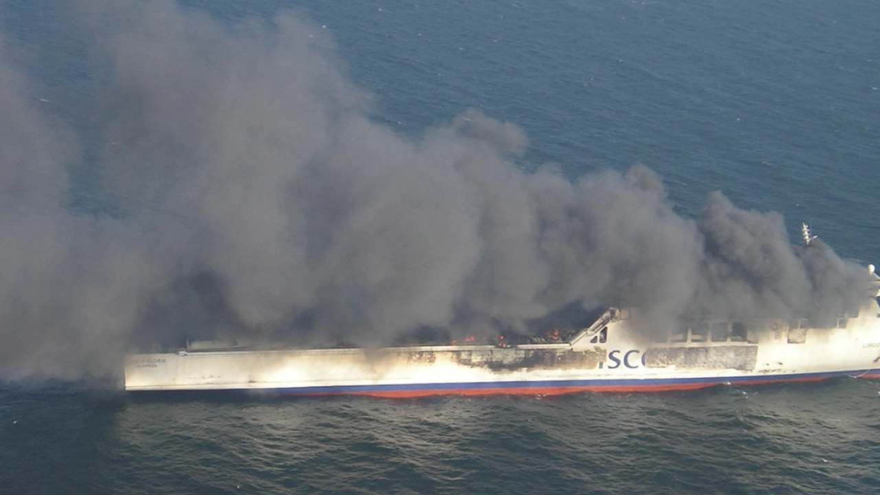 Осем станаха жертвите на пожара във ферибота „Юрофери Олимпия“; трима души се водят в неизвестност