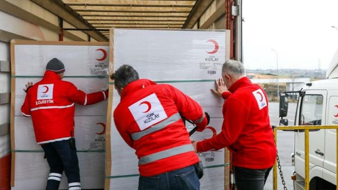  Турският Червен полумесец изпрати 5 тира хуманитрани помощи за Украйна 
