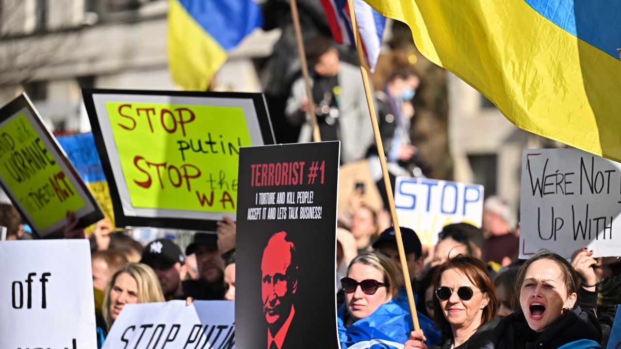 Хиляди стачкуваха пред Постоянното посланичество на Русия в Европейски Съюз 