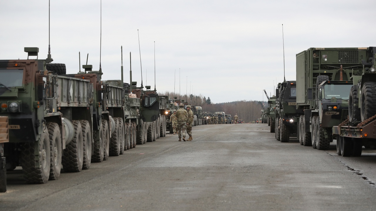 Руските въоръжени сили блокираха южните украински градове Херсон и Бердянск,