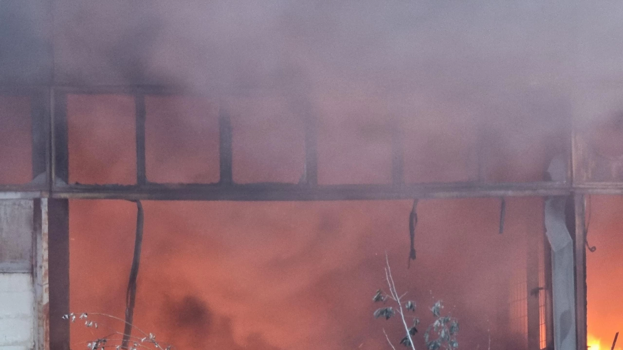 Голям пожар във великотърновското село Шереметя пламнала е жовотновъдна