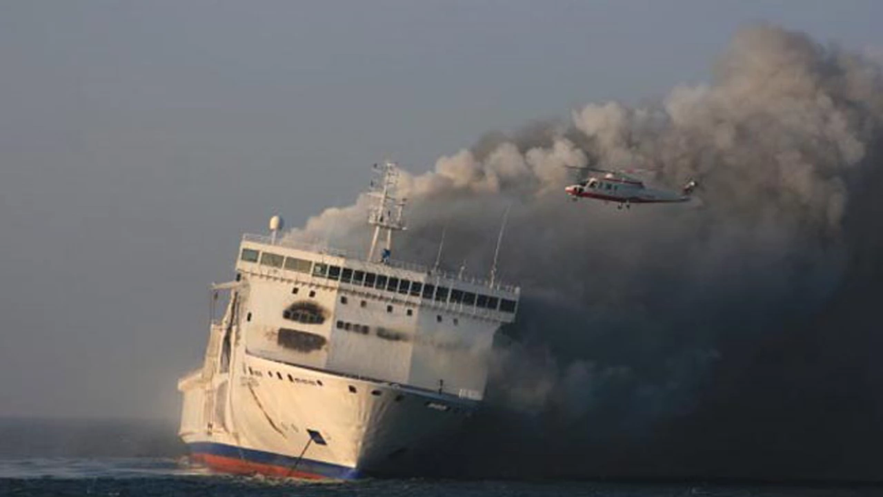 Фериботът Юрофери Олимпия който се запали в близост до остров