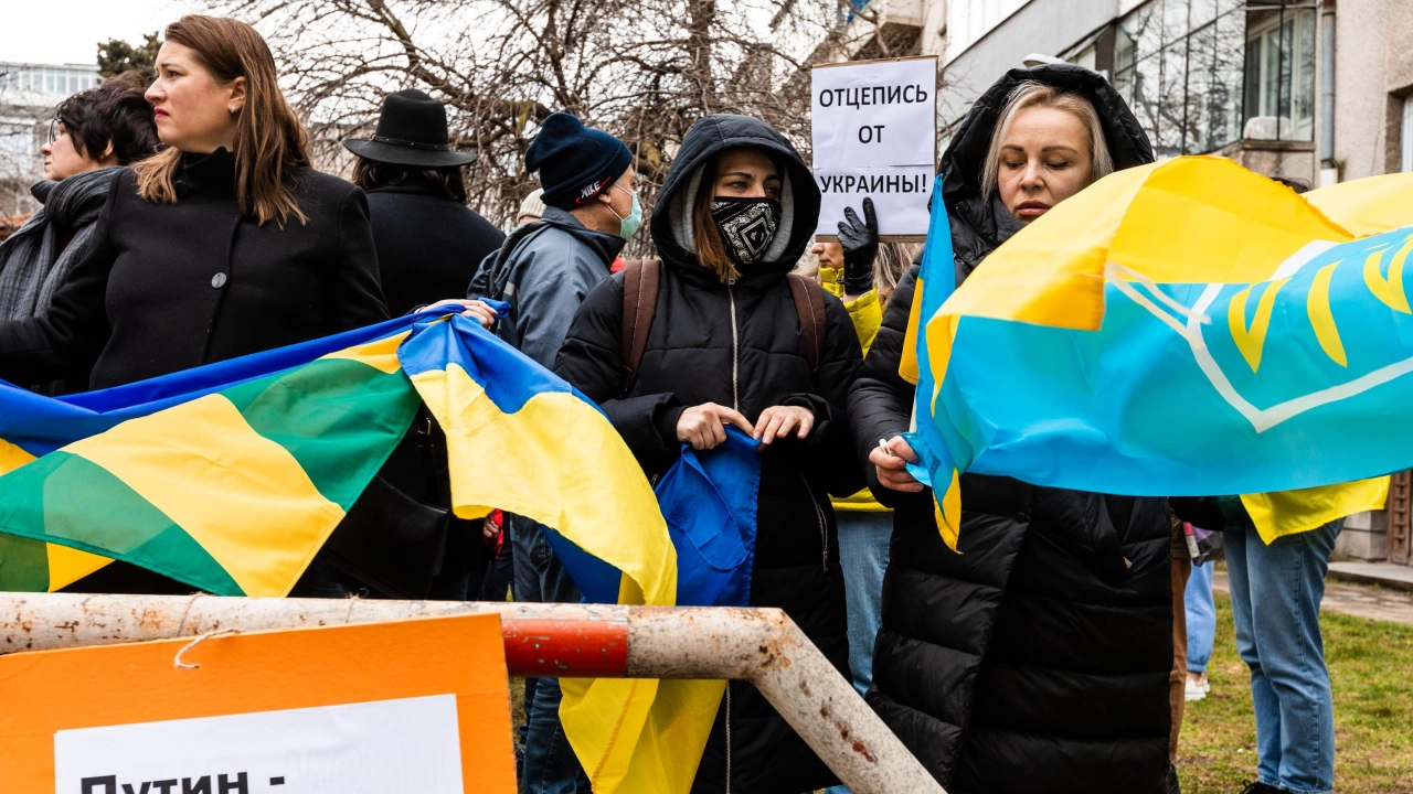 Украинци които живеят в България са разтревожени за близките си