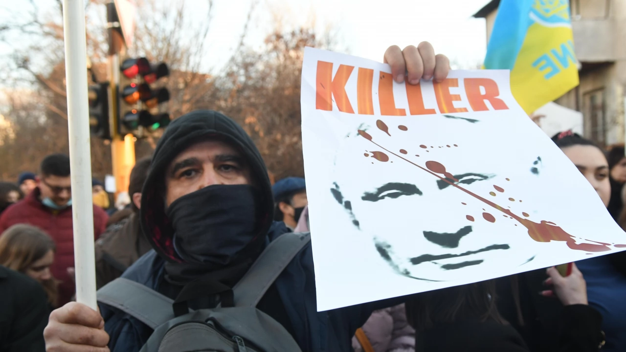 Сблъсъци на мирния протест в Пловдив между украински граждани осъждащи