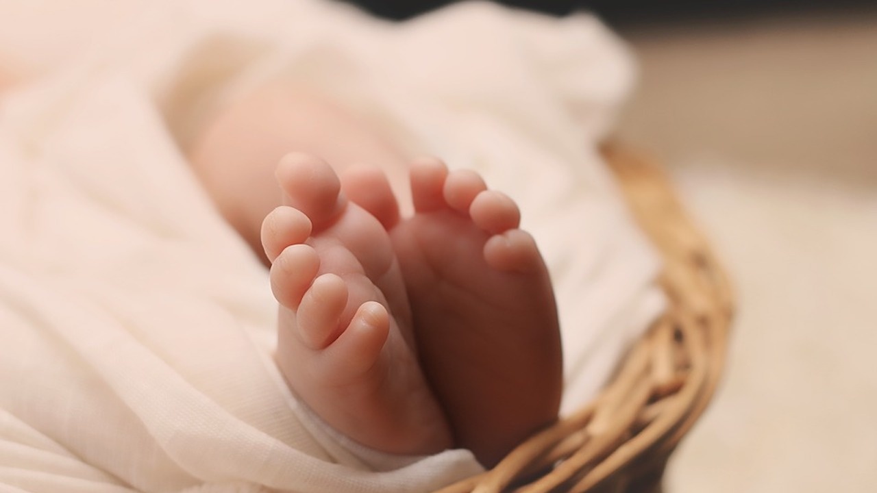 Разследват тежка телесна повреда на новородено