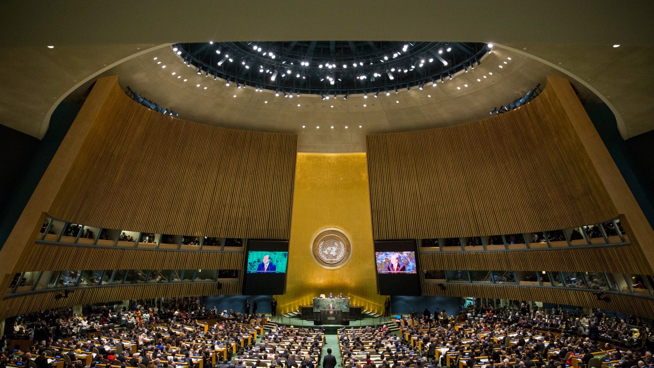 Общото събрание на ООН днес гласува с голямо мнозинство резолюция,