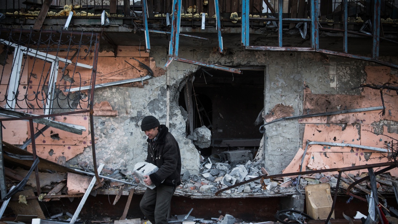 Русия засилва ударите си срещу ключови украински градове, а жителите