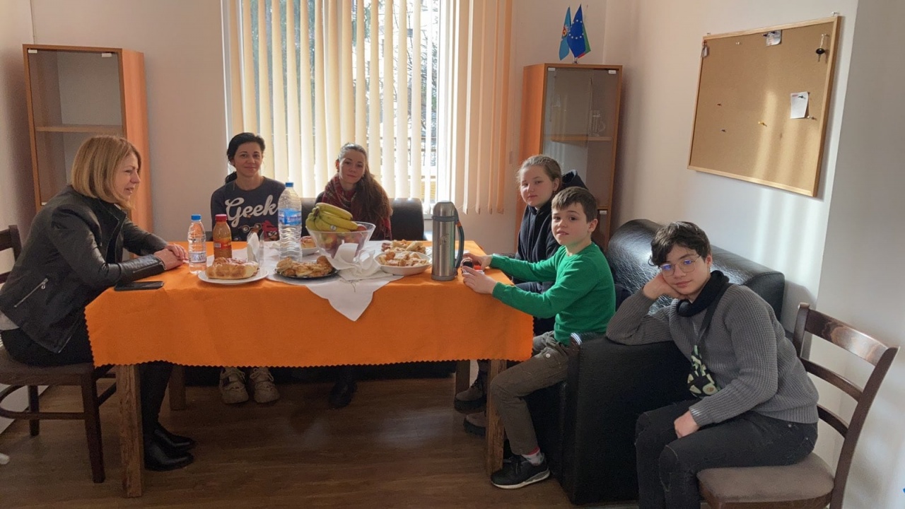 Фандъкова: Настанихме първите две украински семейства в една от общинските бази