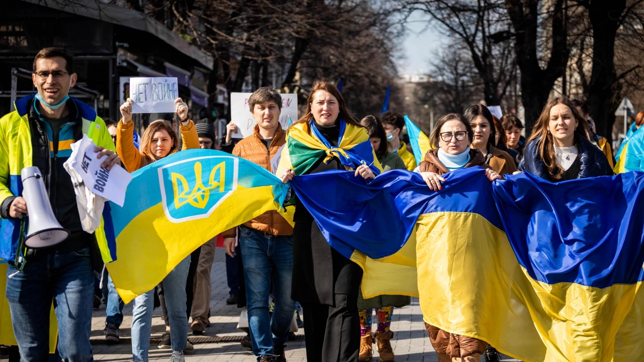 Протест в подкрепа на Украйна се състоя пред сградата на