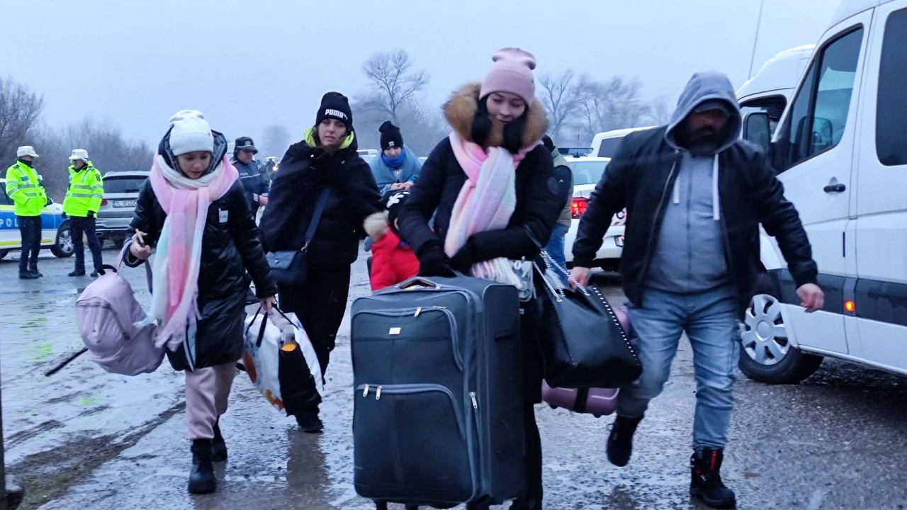Още автобуси с евакуирани от Украйна хора пристигнаха на границата ни