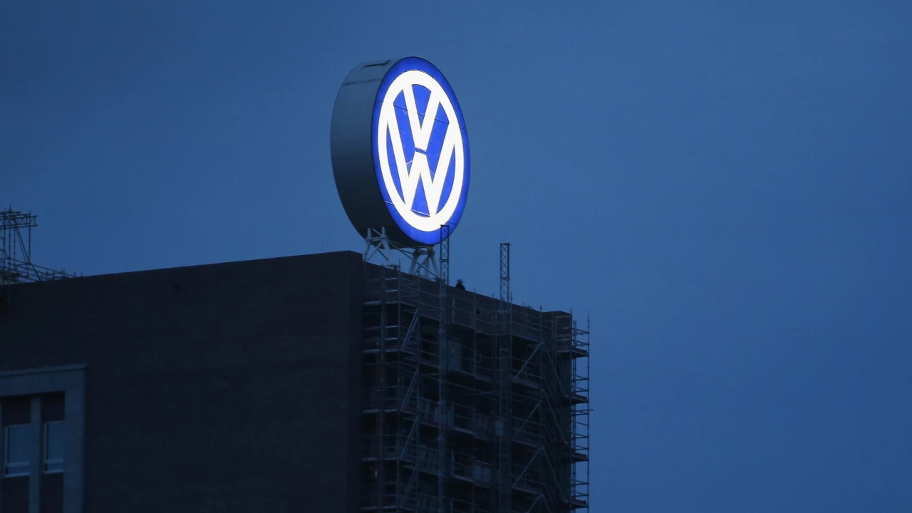 Фолксваген Volkswagen временно ще спре производството в два свои завода