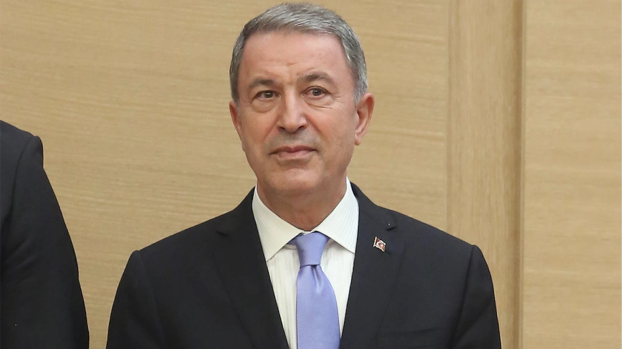 Турският министър на отбраната Хулуси Акар заяви днес че Анкара
