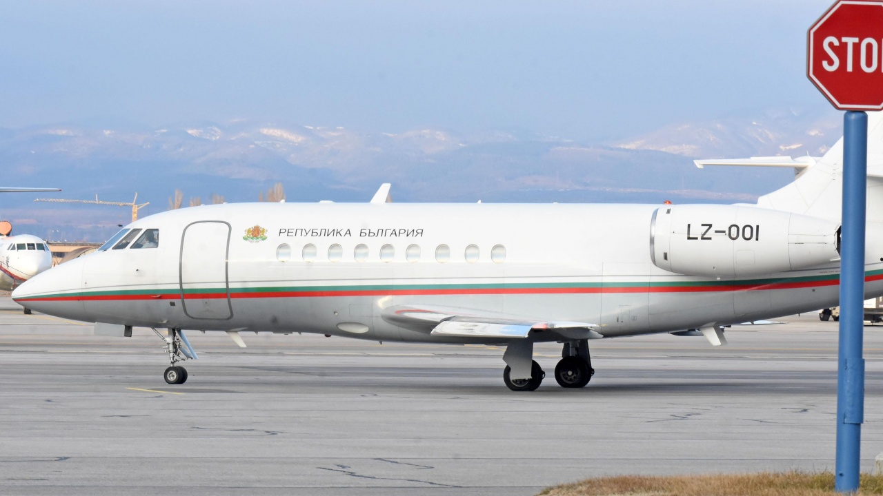 Правителственият самолет Еърбъс А319, който ще изпълни полет от Кишинев-София,