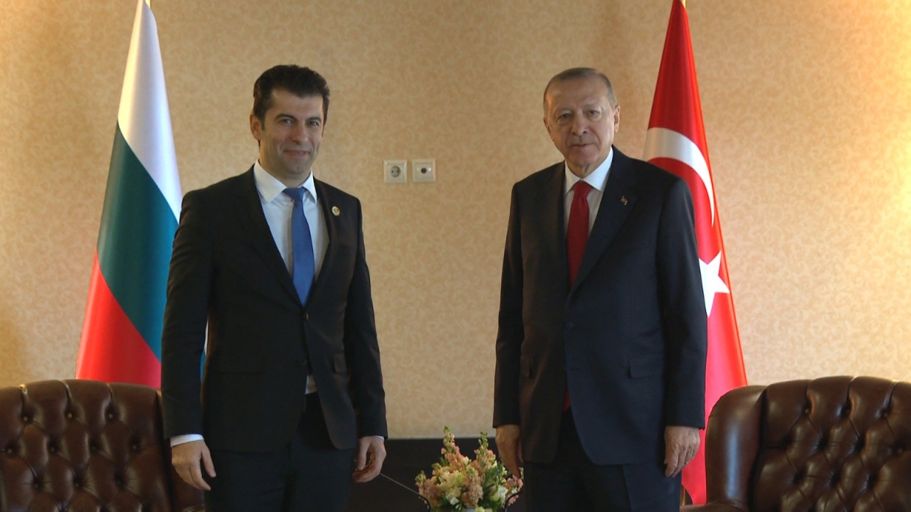 Кирил Петков се срещна с Ердоган на Дипломатическия форум в Анталия