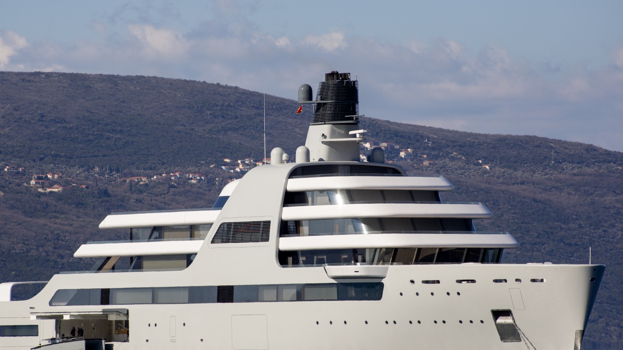Италия е наложила запор на яхта за 530 млн.€, принадлежаща на руски олигарх