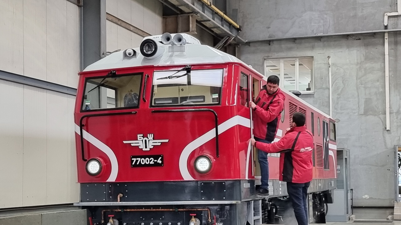 Най-екологичния и дигитален локомотив ще вози пътници по Родопската теснолинейка