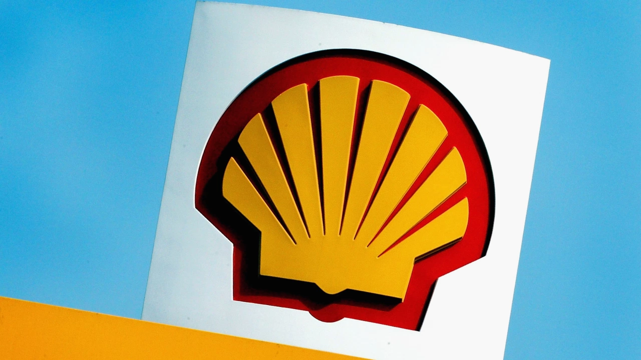 Световният енергиен гигант Shell обяви че затваря бензиностанциите си в