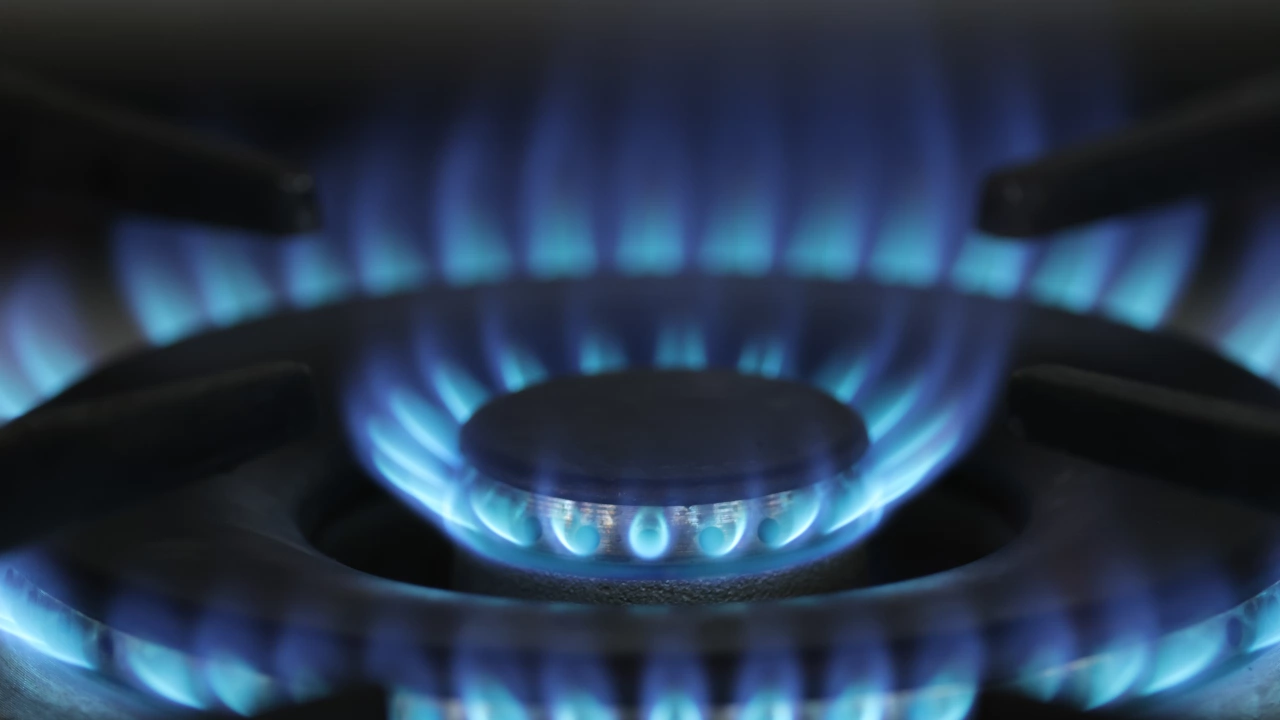 Цената на природния газ в Европа започна да се понижава