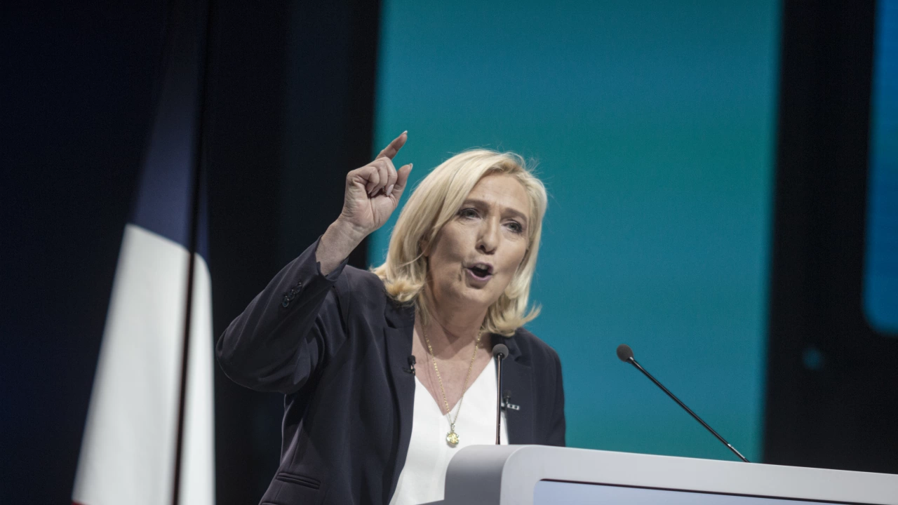 Партията на френската крайнодясна кандидатка за президентския пост Марин Льо