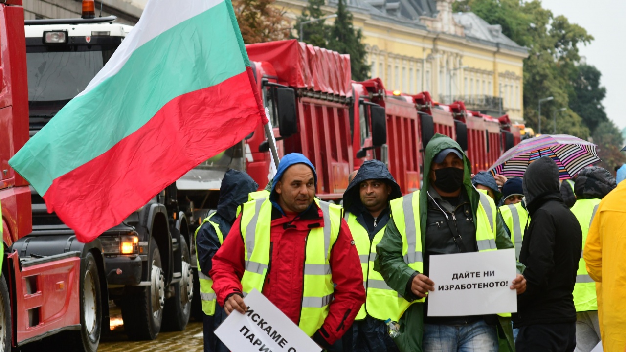 "Автомагистрали - Черно море" освобождава масово служителите си