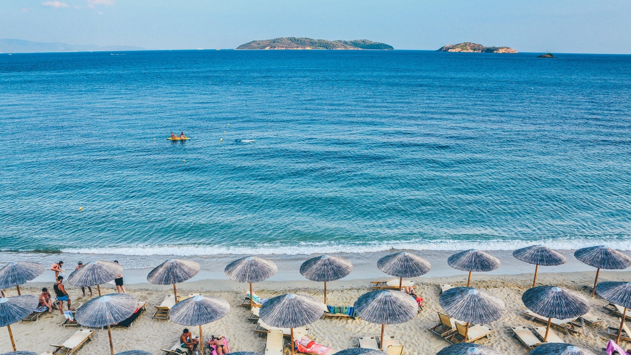 Труден летен сезон очакват през тази година хотелиерите по Черноморието.