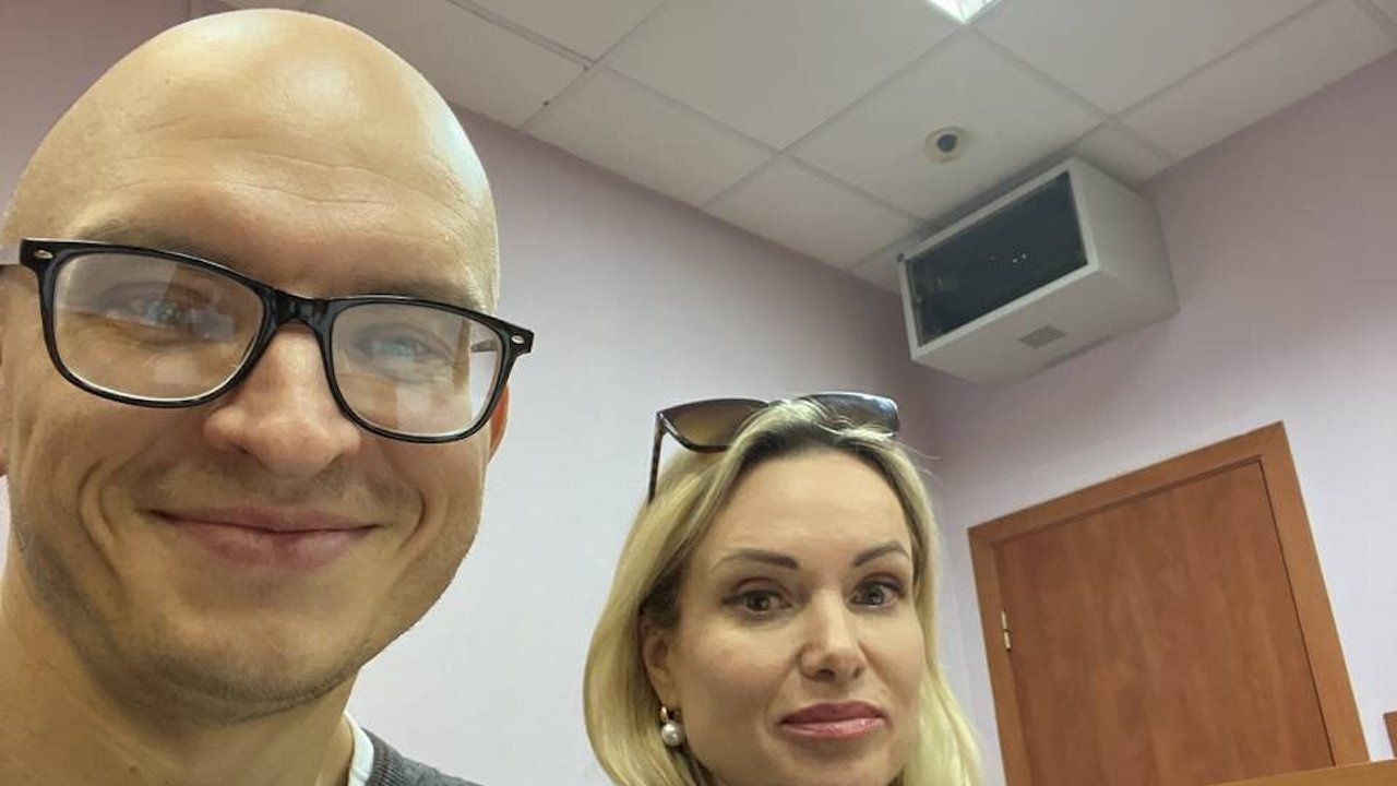 Руската журналистка Марина Овсянникова, която по време не централната емисия