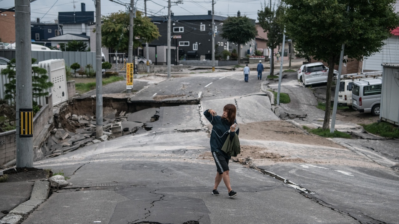 Двама загинали и над 90 ранени при земетресението в Япония