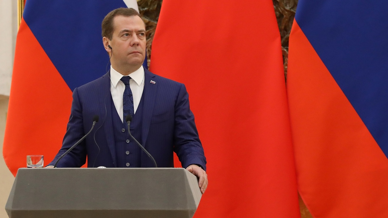 Дмитрий Медведев: Русия може да се справи с всички озверели врагове