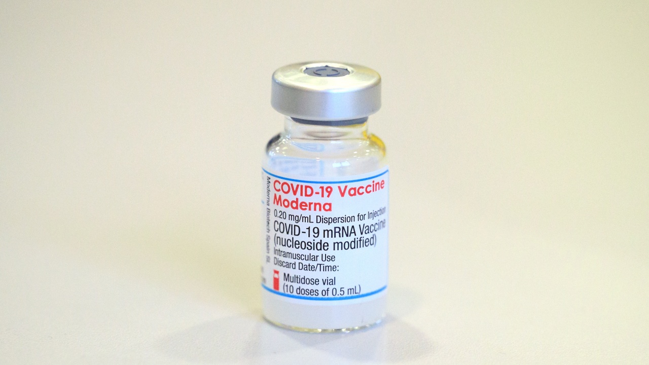"Модерна" поиска  разрешение за спешно прилагане на втора бустерна доза ваксина за всички пълнолетни