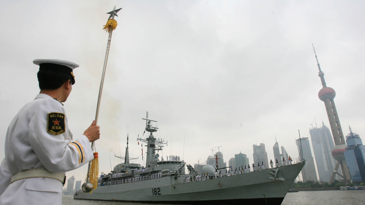 Военни кораби на САЩ и Китай преминаха през Тайванския проток