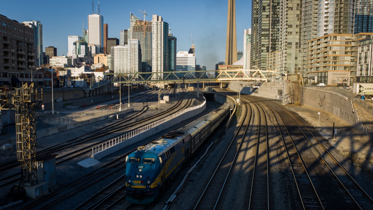 Влаковете в цяла Канада спряха заради стачка