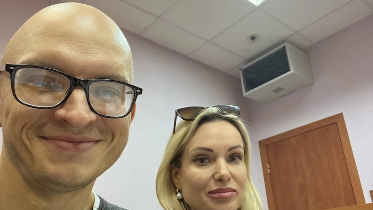 Руската журналистка Марина Овсянникова която по време не централната емисия