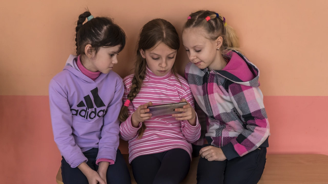 Търсят се лаптопи за онлайн обучение на ученици от Украйна От