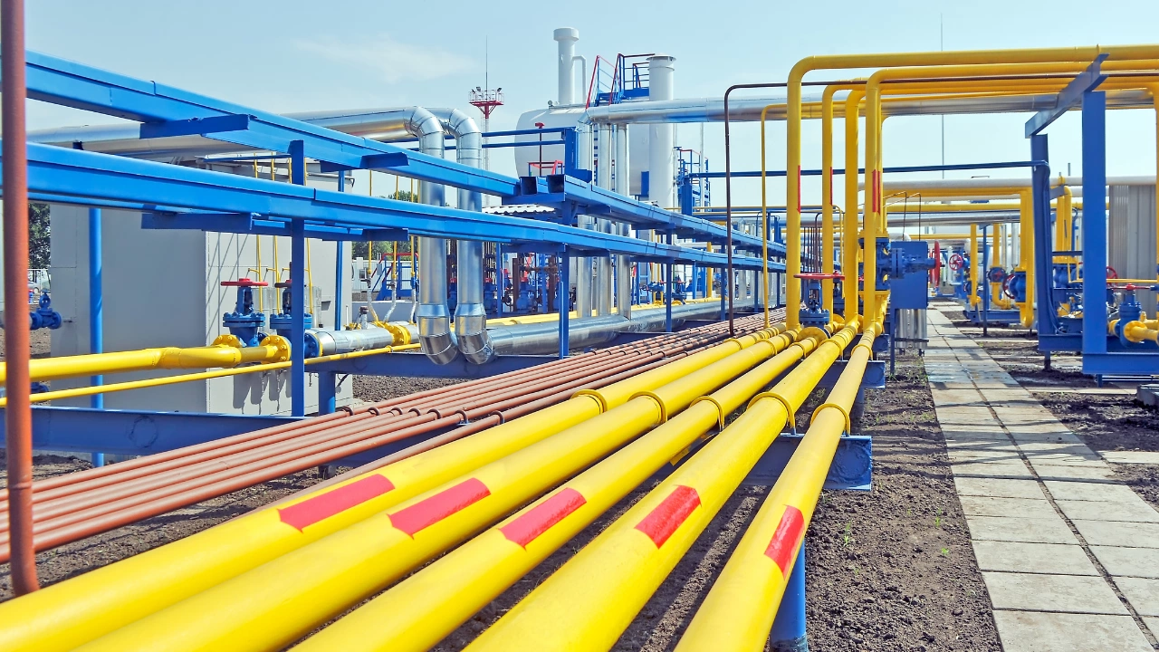 Руският енергиен гигант Газпром продължава да подава природен газ към
