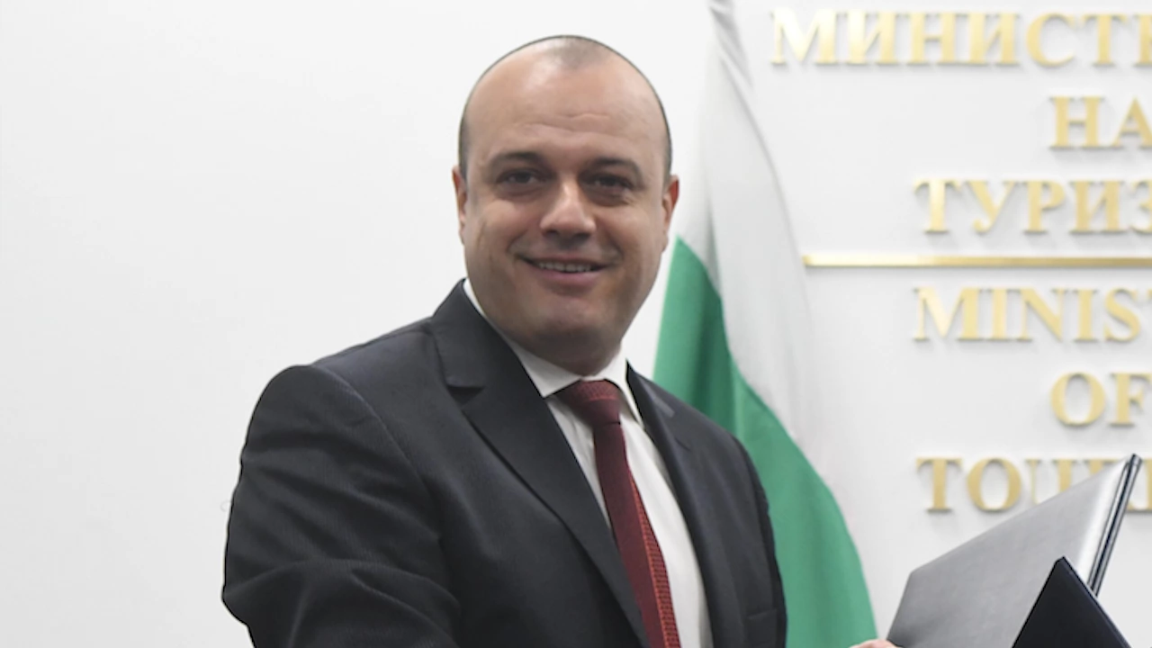 Министърът на туризма Христо ПродановХристо Проданов е Магистър по Индустриален