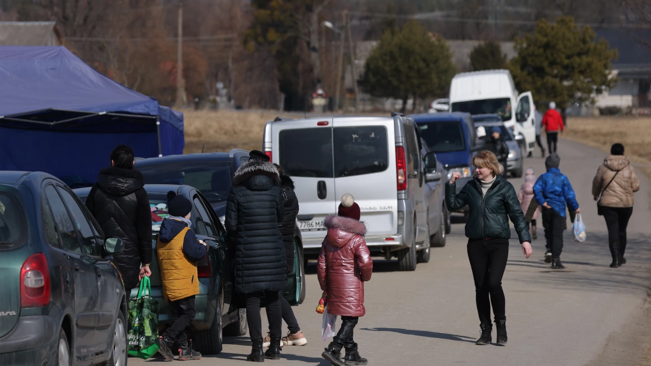Разрешава се излизането на частни автомобили от обсадения украински град