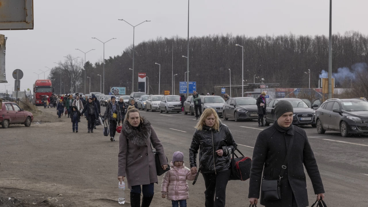 Общо 3810 души са били евакуирани вчера от украински градове