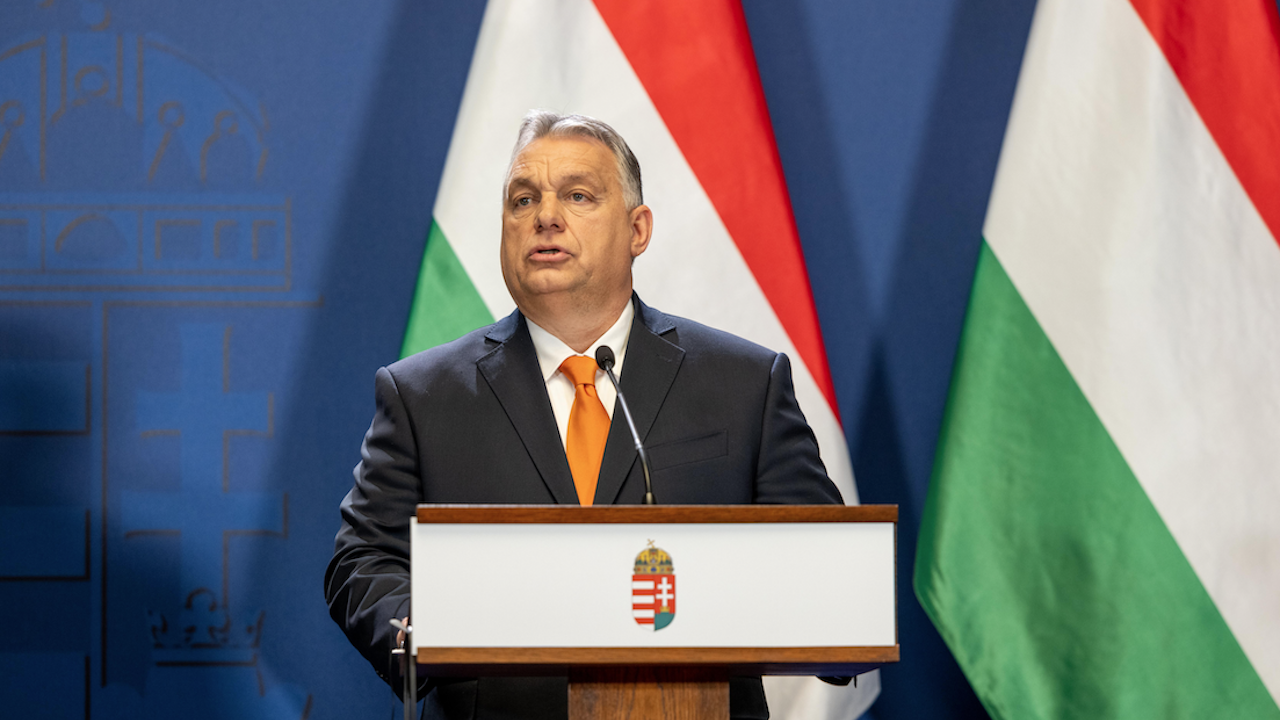 Орбан поиска евросредства в помощ на Унгария за справяне с бежанската криза