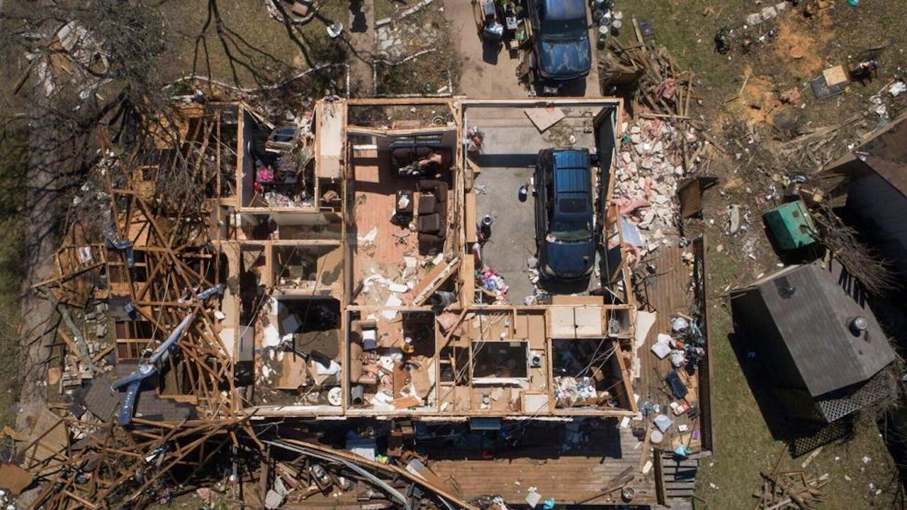 Торнадо нанесе сериозни щети в Луизиана, най-малко един е загинал