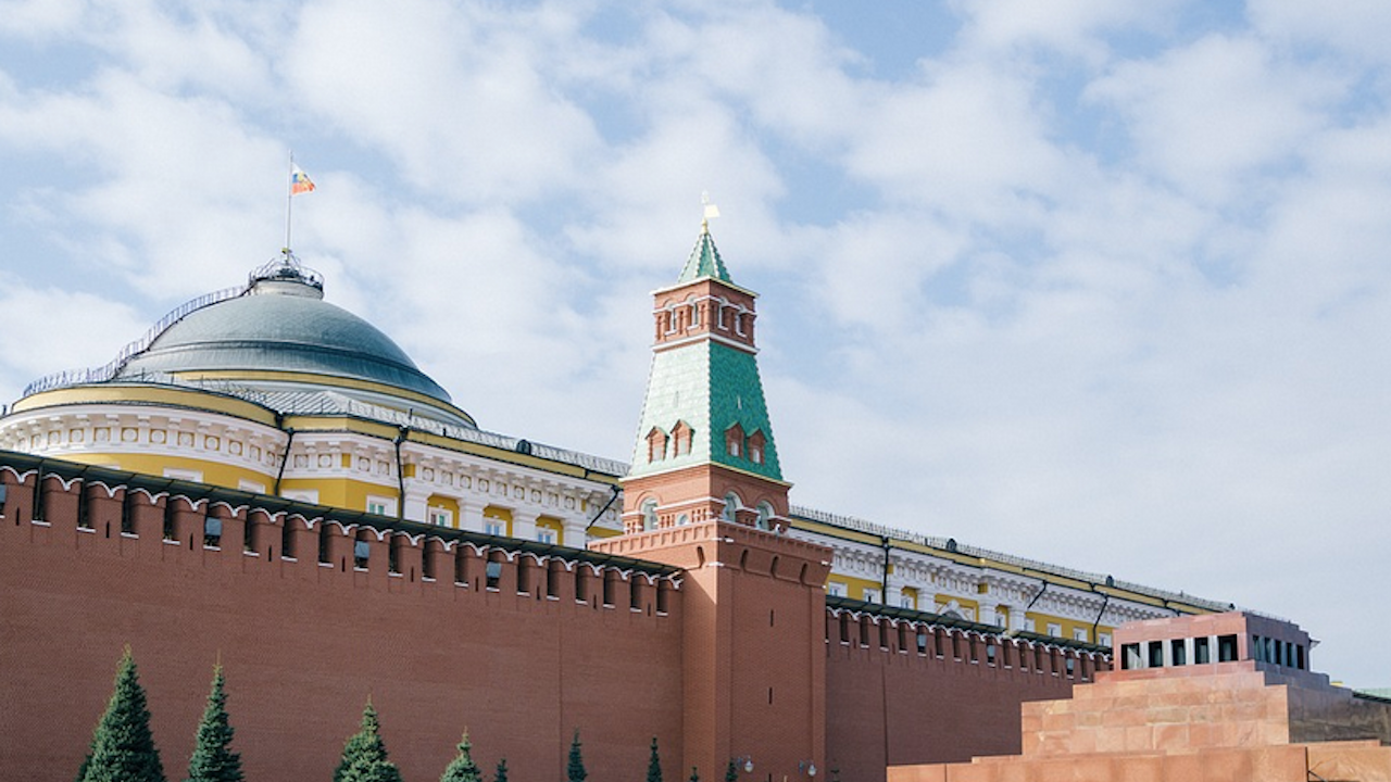 Хвърлиха коктейл "Молотов" по стените на Кремъл